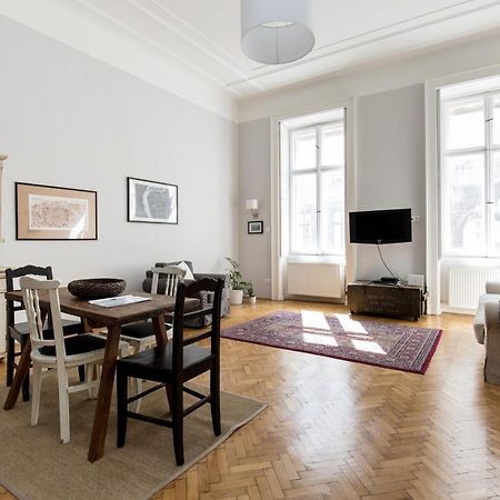 King Rustik & Central Apartment Budapest Bagian luar foto