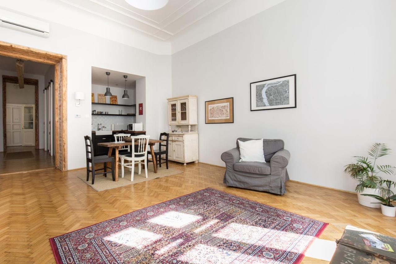 King Rustik & Central Apartment Budapest Bagian luar foto